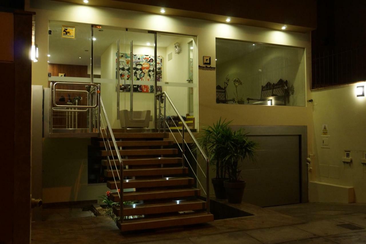 Atrium Miraflores 3*